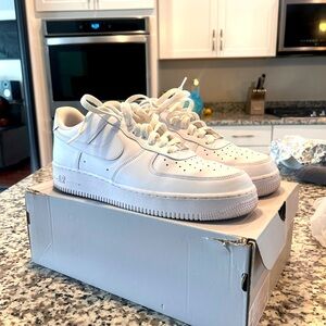 AIR FORCE 1'07
WHITE/WHITE BLANC/BLANC
11.5
13
CW2288 111
1uK 10.5 gm 29.5
ZBR 4